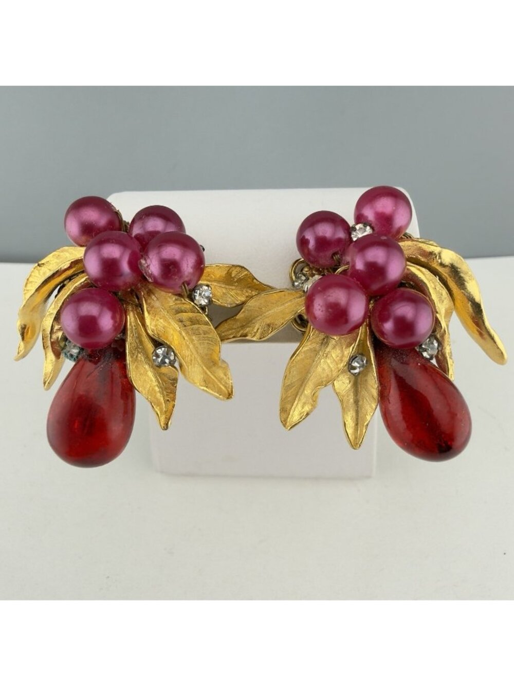Vintage Robert DeMario NY Red Berry Cherry Cluster Dangle Clip On Earrings Glass